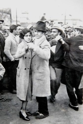 Tango dancers at Costanera Sur, 1931